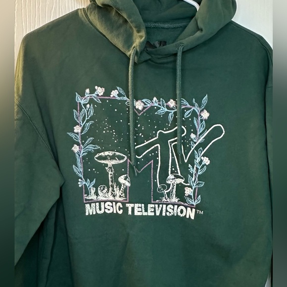 MTV darker green long sleeve pullover hoodie women’s medium - Picture 2 of 5